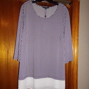 NWT Women's top from Adrianna Papell in a size 2X.